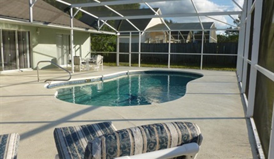  Pool Deck. Westridge Palms----Free Wi-Fi, Free calls to the UK, Gas BBQ,Pool table ,Table tennis,  in Westridge, Davenport, Orlando