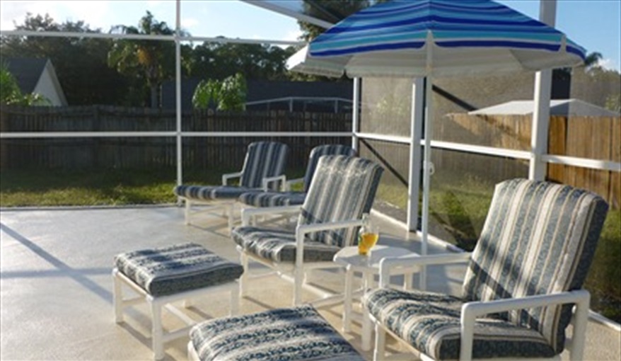 Enjoy the extended decking area in complete privacy.. Westridge Palms----Free Wi-Fi, Free calls to the UK, Gas BBQ,Pool table ,Table tennis,  in Westridge, Davenport, Orlando