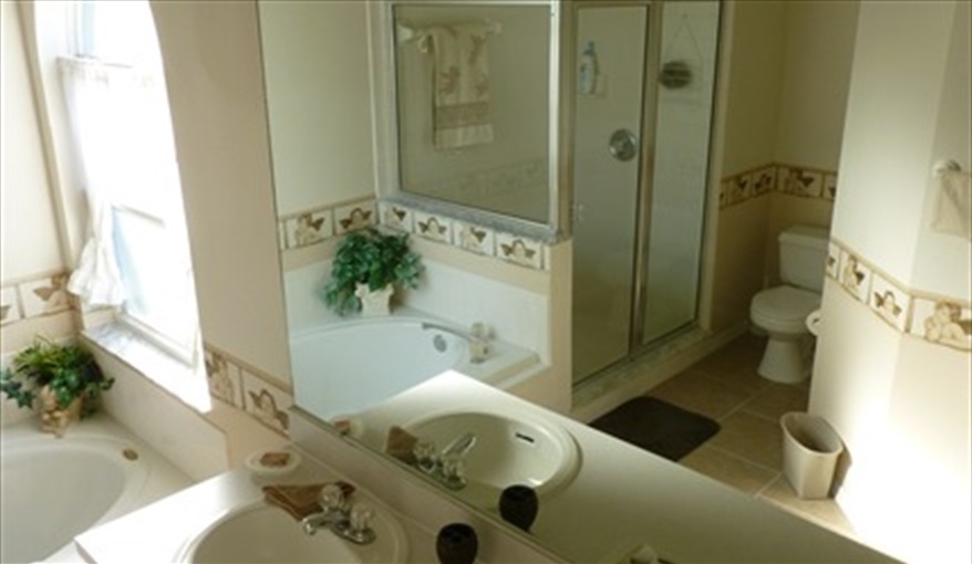 En-Suite. Westridge Palms----Free Wi-Fi, Free calls to the UK, Gas BBQ,Pool table ,Table tennis,  in Westridge, Davenport, Orlando