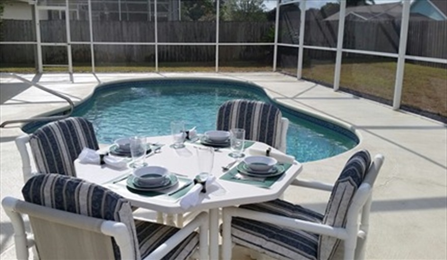 Outdoor meals. Westridge Palms----Free Wi-Fi, Free calls to the UK, Gas BBQ,Pool table ,Table tennis,  in Westridge, Davenport, Orlando