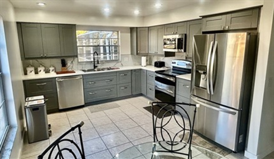 Dinning kitchen . The Sunshine State Villa at Indian RIdge in Indian Ridge, Kissimmee, Orlando