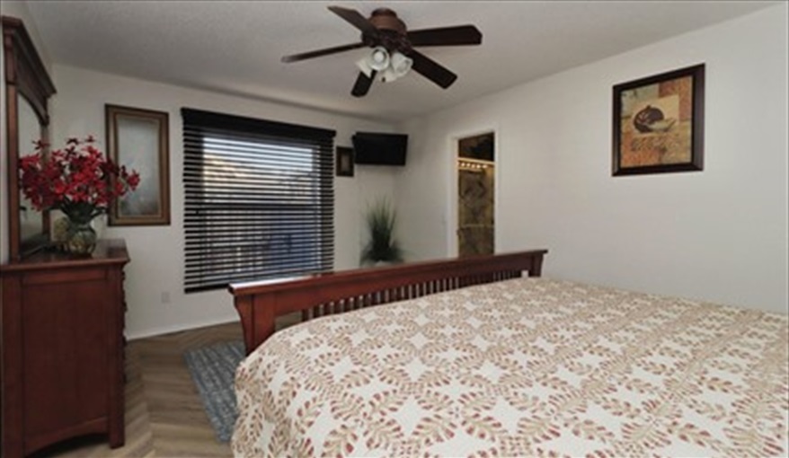 Master bedroom with en-suite . . .. KissimmeeDisneyVilla in Indian Point, Kissimmee, Orlando