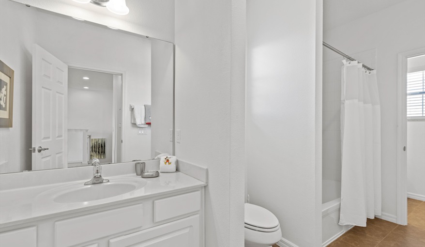 Sinks at either end. Goofys Golf Getaway - Luxury Executive Disney Villa on Golf Course Gated Community, South Facing Pool,  No Rear Neighbours and Conservation Views in Providence, Davenport, Orlando