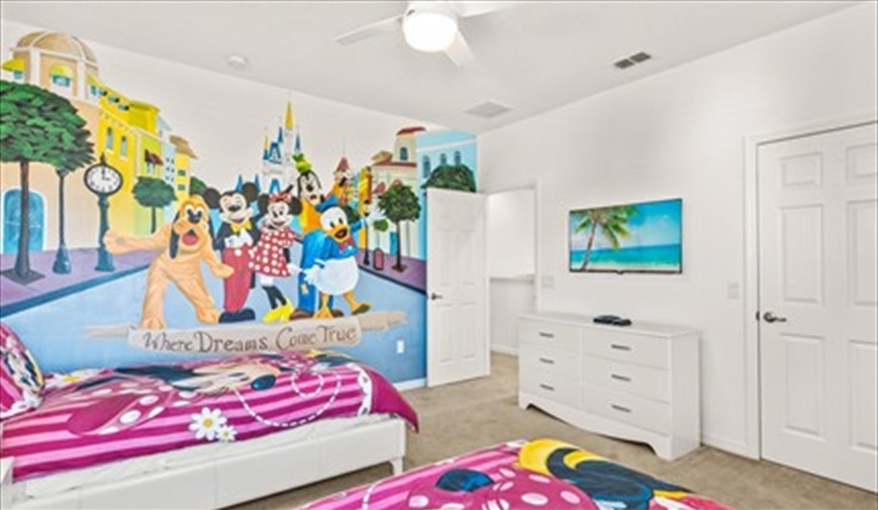 Full wall hand painted mural. Goofys Golf Getaway - Luxury Executive Disney Villa on Golf Course Gated Community, South Facing Pool,  No Rear Neighbours and Conservation Views in Providence, Davenport, Orlando