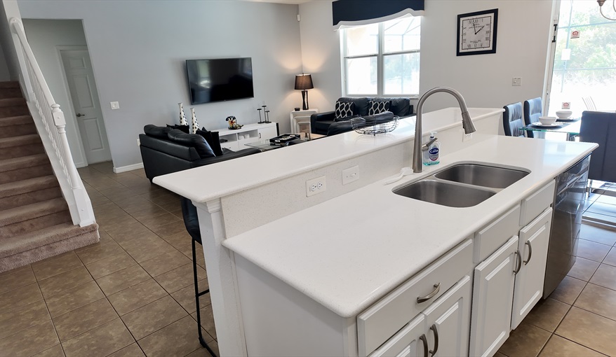 Centre island. Goofys Golf Getaway - Luxury Executive Disney Villa on Golf Course Gated Community, South Facing Pool,  No Rear Neighbours and Conservation Views in Providence, Davenport, Orlando