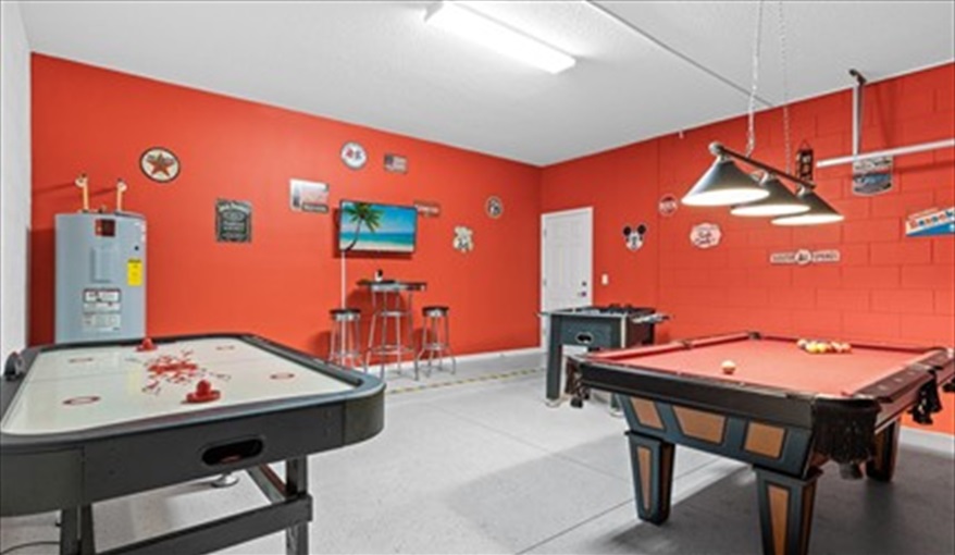 Hours of fun for everyone. Goofys Golf Getaway - Luxury Executive Disney Villa on Golf Course Gated Community, South Facing Pool,  No Rear Neighbours and Conservation Views in Providence, Davenport, Orlando