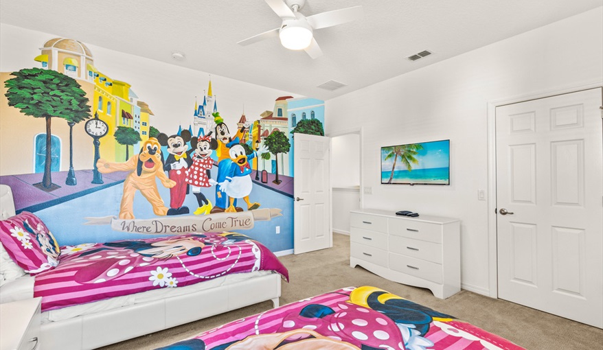 Full wall hand painted mural. Goofys Golf Getaway - Luxury Executive Disney Villa on Golf Course Gated Community, South Facing Pool,  No Rear Neighbours and Conservation Views in Providence, Davenport, Orlando