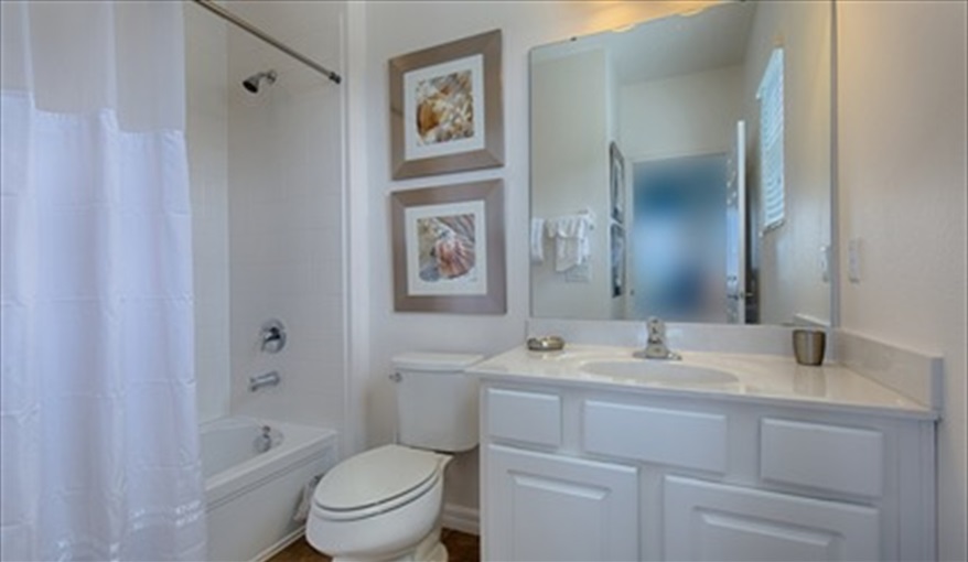 Queen suite private bathroom. Goofys Golf Getaway - Luxury Executive Disney Villa on Golf Course Gated Community, South Facing Pool,  No Rear Neighbours and Conservation Views in Providence, Davenport, Orlando