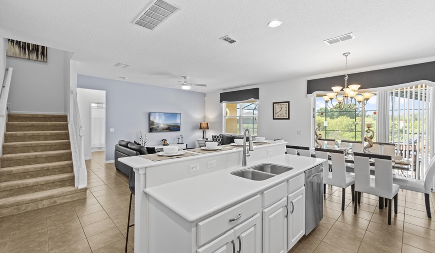 Centre island. Goofys Golf Getaway - Luxury Executive Disney Villa on Golf Course Gated Community, South Facing Pool,  No Rear Neighbours and Conservation Views in Providence, Davenport, Orlando