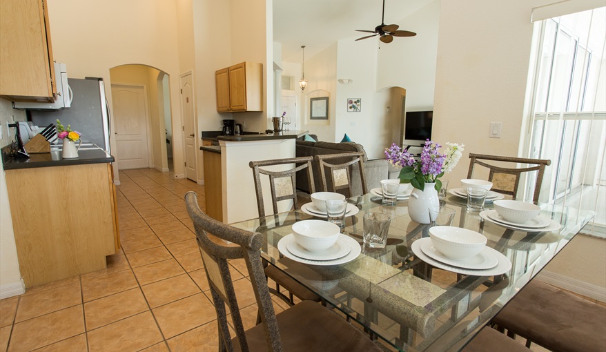 Breakfast Area & Kitchen. Manor Palms Villa - Great Location, Great Home in The Manors At Westhaven, Davenport, Orlando