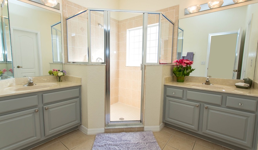 Master 2 Ensuite. Manor Palms Villa - Great Location, Great Home in The Manors At Westhaven, Davenport, Orlando