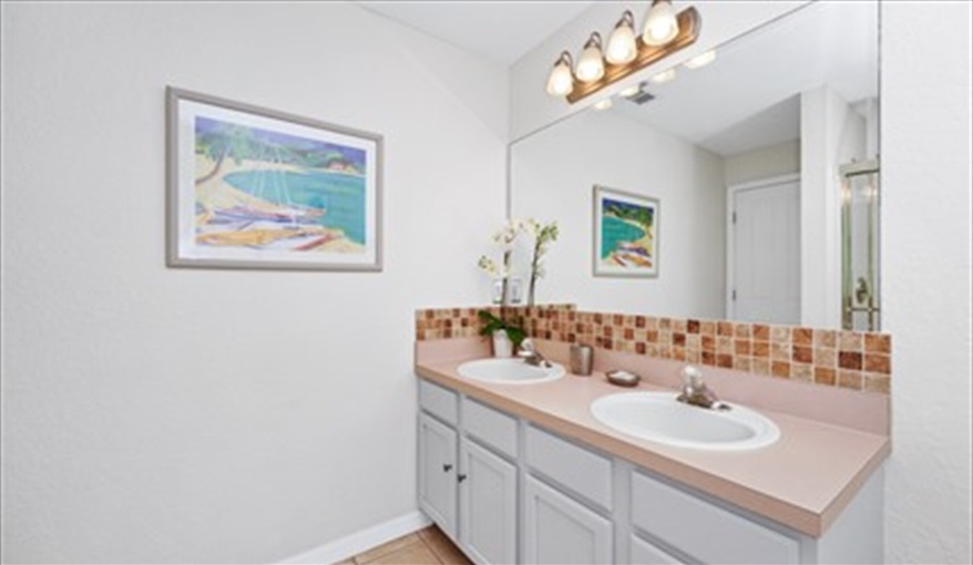 Front master bedroom en-suite with walk in shower. Three Palms Villa in Town Centre Reserve, Davenport, Orlando
