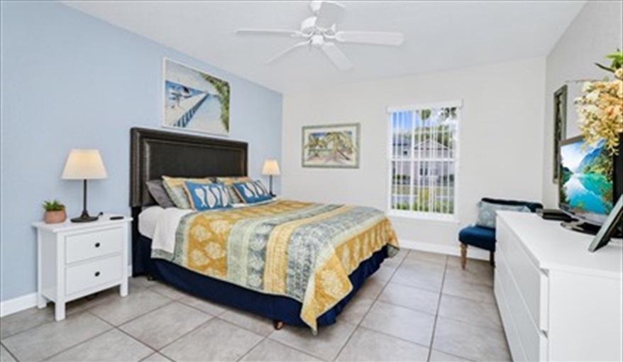 Front master bedroom with en-suite & large built in closet. Three Palms Villa in Town Centre Reserve, Davenport, Orlando