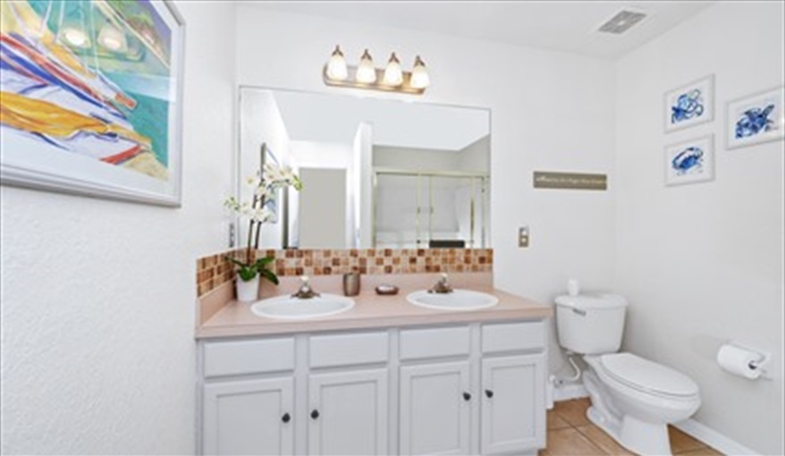Front master bedroom en-suite with walk in shower. Three Palms Villa in Town Centre Reserve, Davenport, Orlando