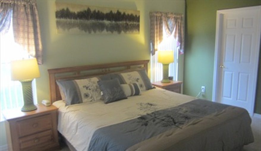 Master bedroom with king size bed. Villa Verna in Indian Creek, Kissimmee, Orlando