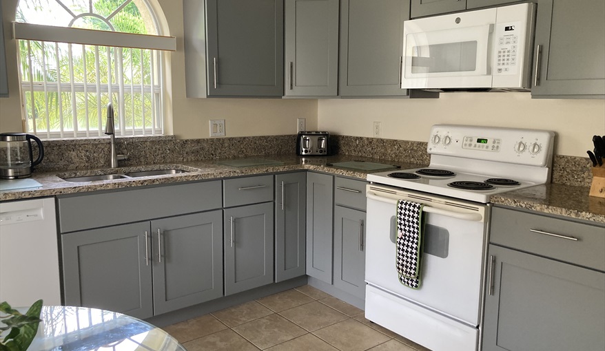 New kitchen - fully equipped, with granite work tops . Villa Verna in Indian Creek, Kissimmee, Orlando