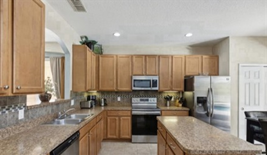 Kitchen. Watersong Villa Florida. 6 Bedrooms 5.5 Bathrooms with 4 en-suite. Conservation Views. Pool & Spa.  in Watersong, Davenport, Orlando