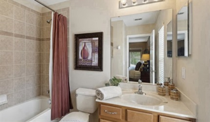 King 4 En-Suite. Watersong Villa Florida. 6 Bedrooms 5.5 Bathrooms with 4 en-suite. Conservation Views. Pool & Spa.  in Watersong, Davenport, Orlando