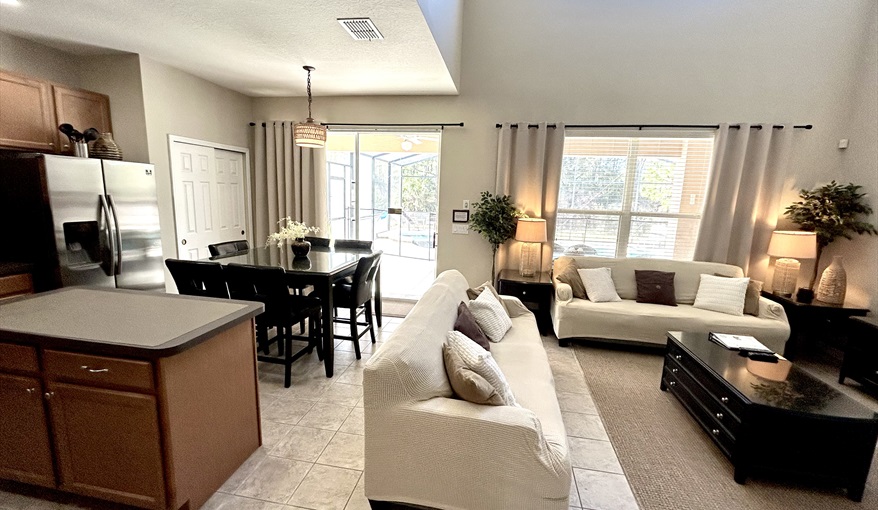 Open plan. Watersong Villa Florida. 6 Bedrooms 5.5 Bathrooms with 4 en-suite. Conservation Views. Pool & Spa.  in Watersong, Davenport, Orlando