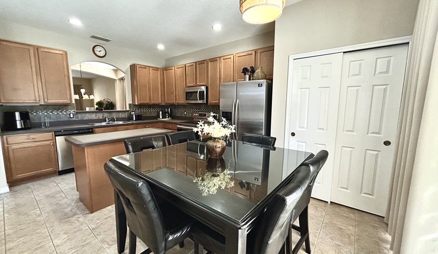 Kitchen & Dining Area. Watersong Villa Florida. 6 Bedrooms 5.5 Bathrooms with 4 en-suite. Conservation Views. Pool & Spa.  in Watersong, Davenport, Orlando