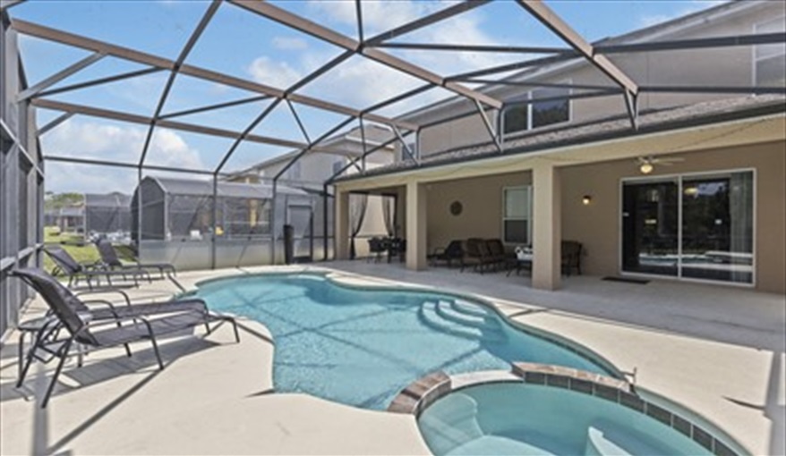 Pool Area with Spa. Watersong Villa Florida. 6 Bedrooms 5.5 Bathrooms with 4 en-suite. Conservation Views. Pool & Spa.  in Watersong, Davenport, Orlando