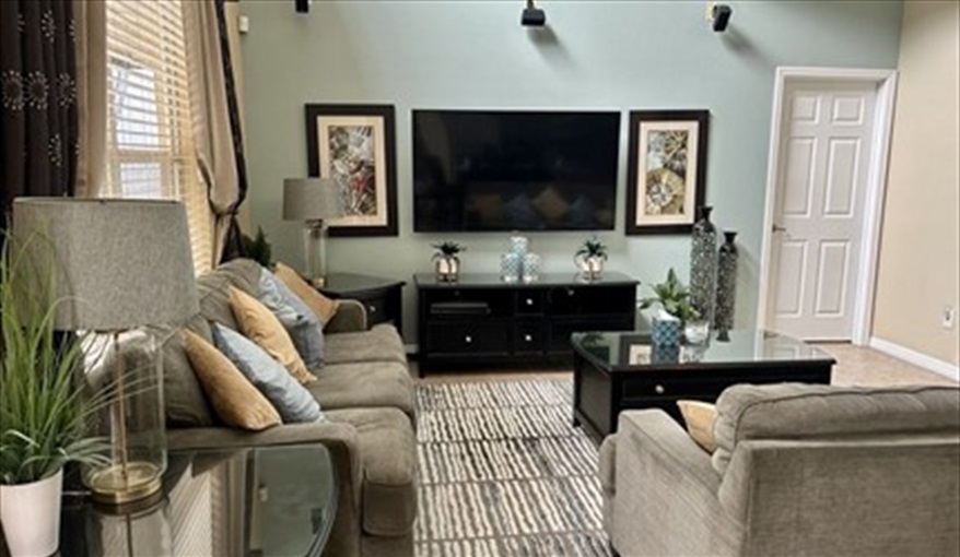 Family Room. Watersong Villa Florida. 6 Bedrooms 5.5 Bathrooms with 4 en-suite. Conservation Views. Pool & Spa.  in Watersong, Davenport, Orlando