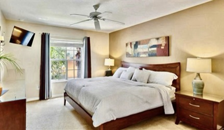 King Bedroom 3 with En-Suite		. Watersong Villa Florida. 6 Bedrooms 5.5 Bathrooms with 4 en-suite. Conservation Views. Pool & Spa.  in Watersong, Davenport, Orlando