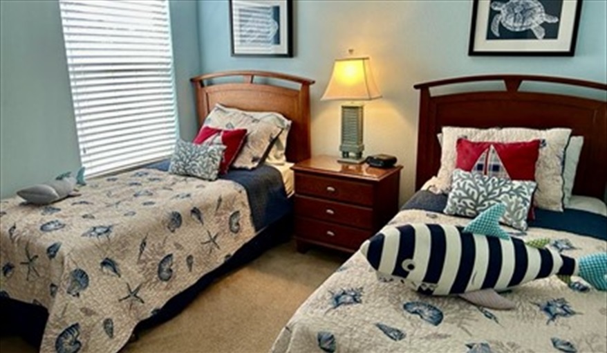 Twin Bedroom with shared bathroom. Watersong Villa Florida. 6 Bedrooms 5.5 Bathrooms with 4 en-suite. Conservation Views. Pool & Spa.  in Watersong, Davenport, Orlando