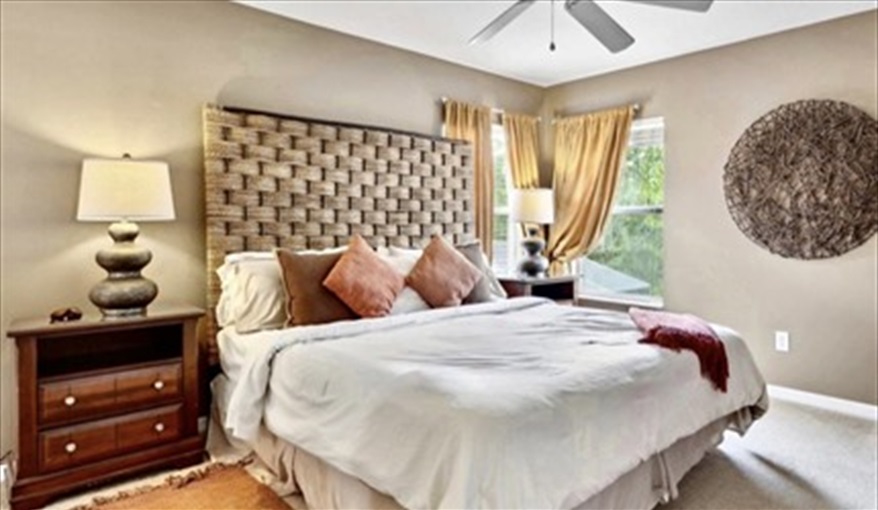 King Bedroom 4 with En-Suite. Watersong Villa Florida. 6 Bedrooms 5.5 Bathrooms with 4 en-suite. Conservation Views. Pool & Spa.  in Watersong, Davenport, Orlando
