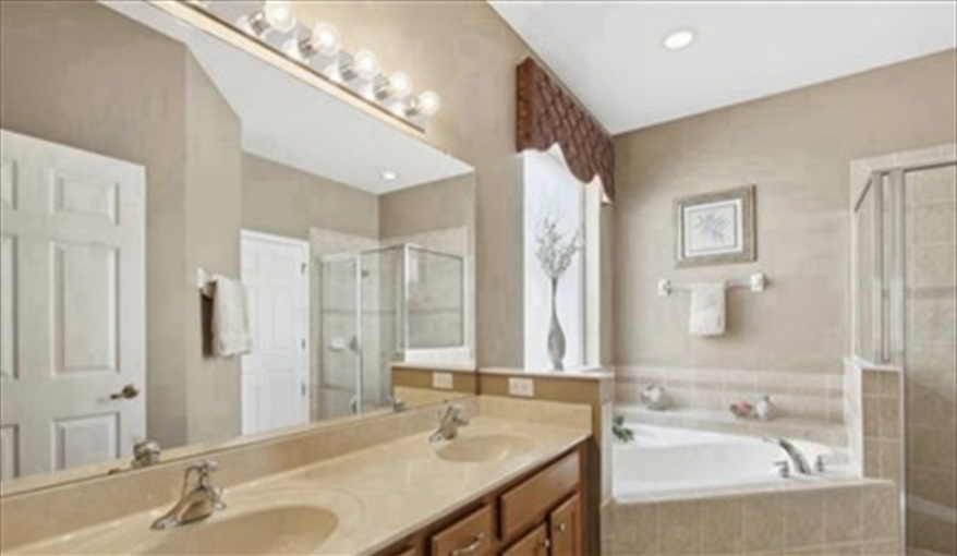 Primary En-Suite. Watersong Villa Florida. 6 Bedrooms 5.5 Bathrooms with 4 en-suite. Conservation Views. Pool & Spa.  in Watersong, Davenport, Orlando