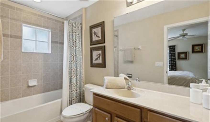 King 2 En-Suite. Watersong Villa Florida. 6 Bedrooms 5.5 Bathrooms with 4 en-suite. Conservation Views. Pool & Spa.  in Watersong, Davenport, Orlando
