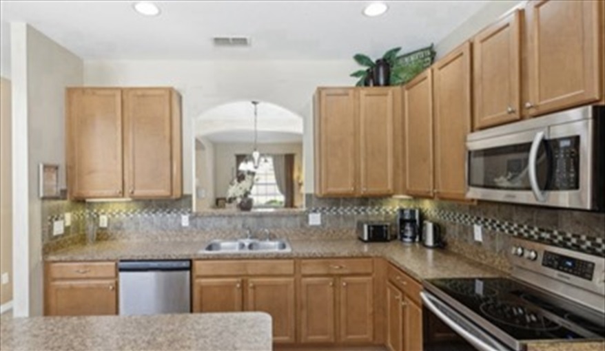 Kitchen. Watersong Villa Florida. 6 Bedrooms 5.5 Bathrooms with 4 en-suite. Conservation Views. Pool & Spa.  in Watersong, Davenport, Orlando