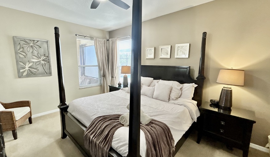 Primary Gound Floor Master. Watersong Villa Florida. 6 Bedrooms 5.5 Bathrooms with 4 en-suite. Conservation Views. Pool & Spa.  in Watersong, Davenport, Orlando