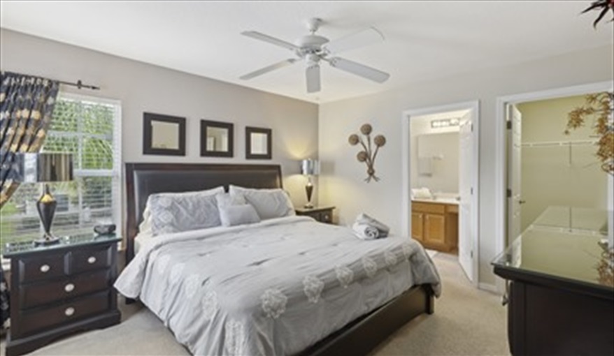 King Bedroom 2 with En-Suite. Watersong Villa Florida. 6 Bedrooms 5.5 Bathrooms with 4 en-suite. Conservation Views. Pool & Spa.  in Watersong, Davenport, Orlando