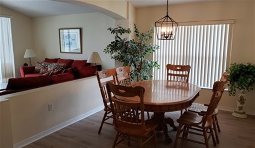 Dining Room. Lakeside Lodge at Eagle Pointe in Eagle Pointe, Kissimmee, Orlando