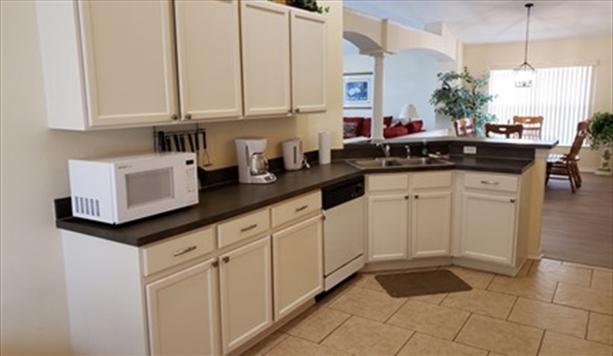 Kitchen. Lakeside Lodge at Eagle Pointe in Eagle Pointe, Kissimmee, Orlando