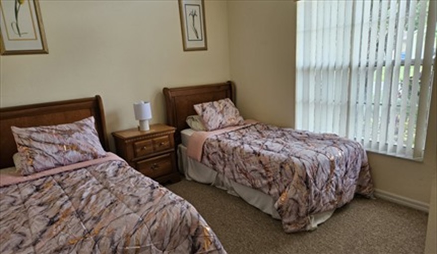 Front Twin Bedroom. Lakeside Lodge at Eagle Pointe in Eagle Pointe, Kissimmee, Orlando