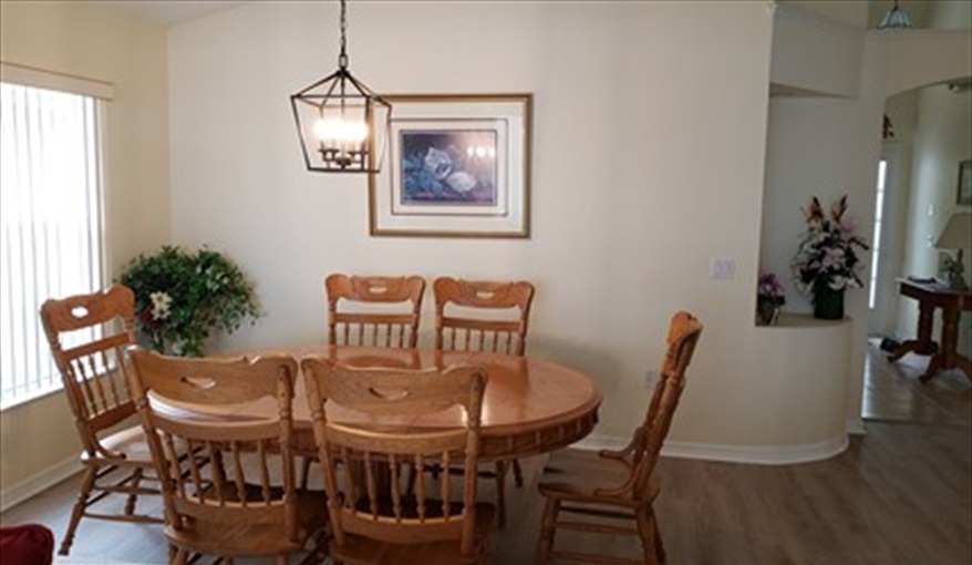 Dining Room. Lakeside Lodge at Eagle Pointe in Eagle Pointe, Kissimmee, Orlando