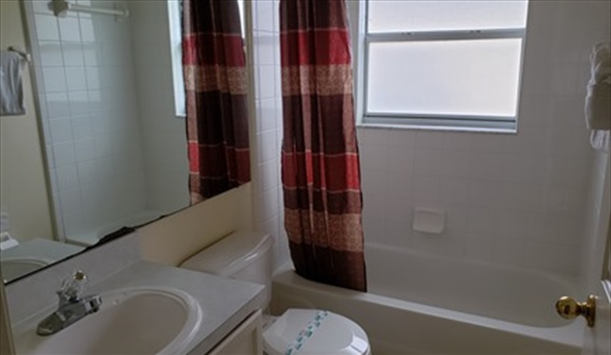 Full Bathroom No. 2. Lakeside Lodge at Eagle Pointe in Eagle Pointe, Kissimmee, Orlando
