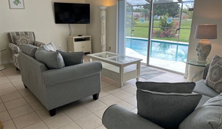 Living Room. Sunshine Villa in Loma Linda, Davenport, Orlando