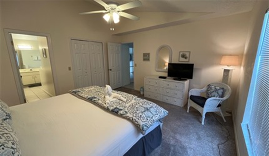 Master Bedroom. Sunshine Villa in Loma Linda, Davenport, Orlando