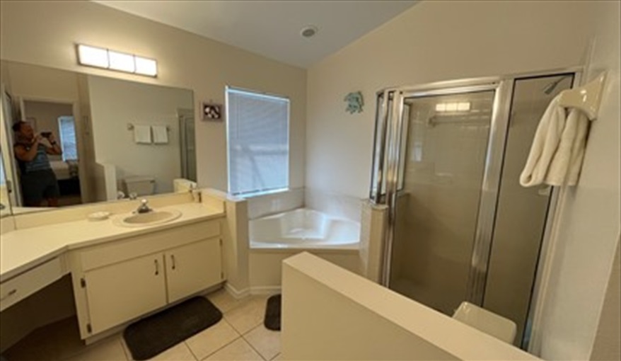 Master Bedroom Ensuite. Sunshine Villa in Loma Linda, Davenport, Orlando