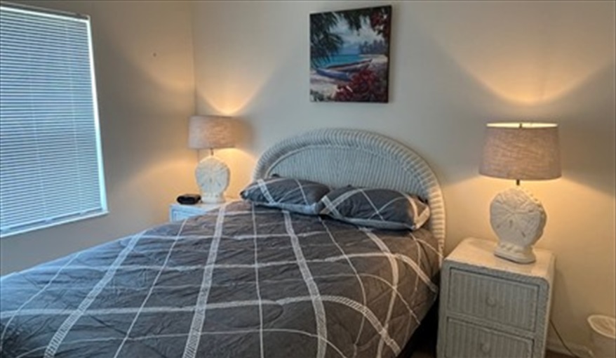 Queen Bedroom. Sunshine Villa in Loma Linda, Davenport, Orlando