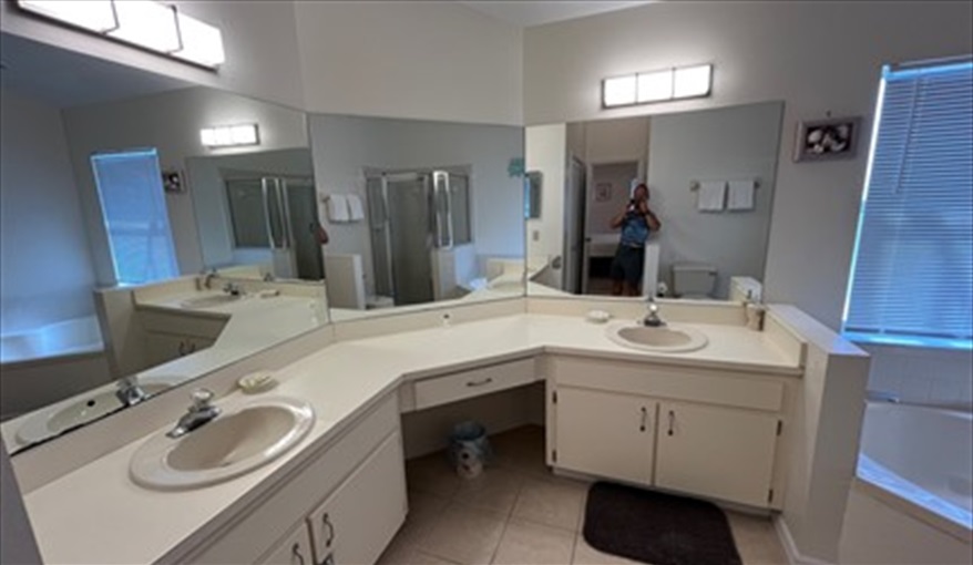 Master Bedroom Ensuite. Sunshine Villa in Loma Linda, Davenport, Orlando