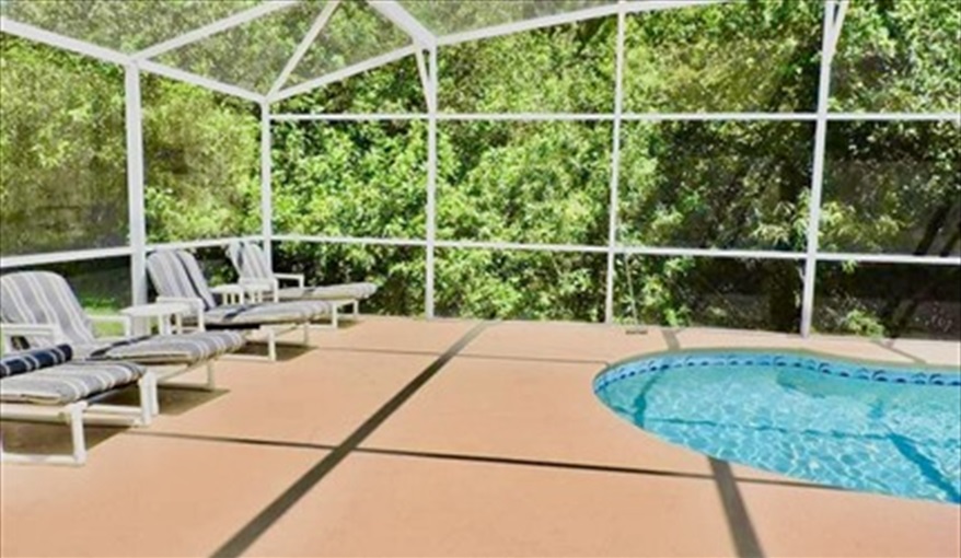 An extended deck with lots of space and loungers for sunbathing. Ref 80.Stunning Villa with private pool. Near Disney, Eagle Point in Eagle Pointe, Kissimmee, Orlando