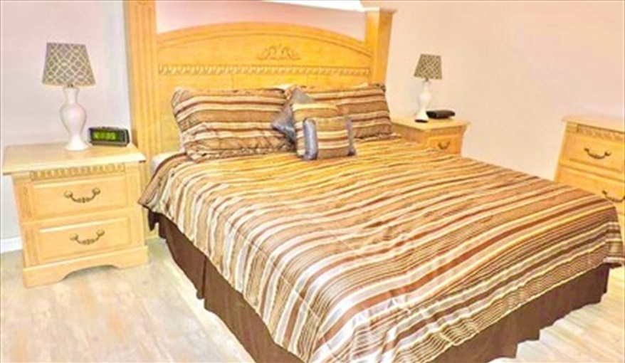 Bedroom 1: King sized suite with cable TV & en-suite bathroom (tub & shower). Ref 80.Stunning Villa with private pool. Near Disney, Eagle Point in Eagle Pointe, Kissimmee, Orlando