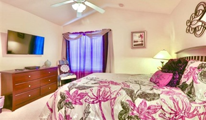 Bedroom 3: Queen size bed with shower ensuite. Ref 114. Modern family villa own pool, near Disney. Silver Creek in Silver Creek, Clermont, Orlando