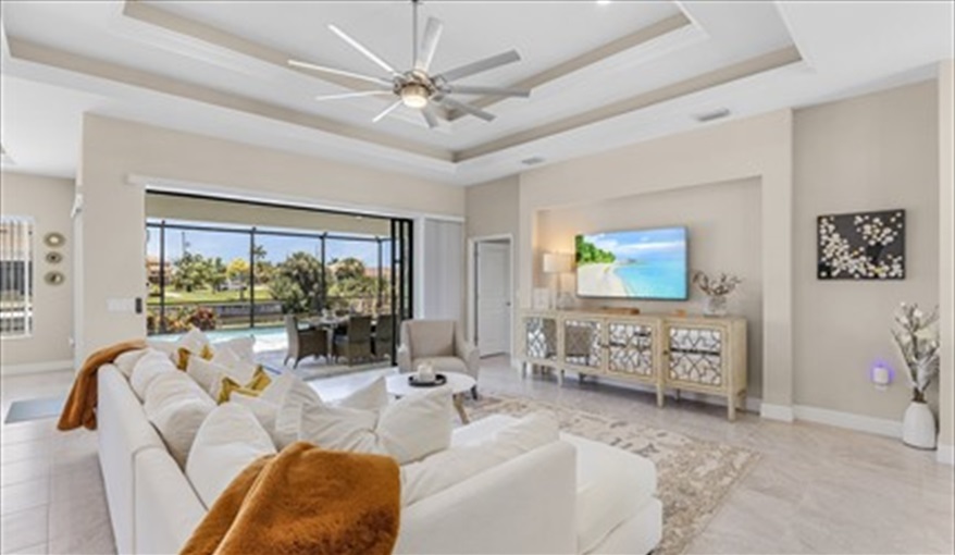 Villa Still Waters - south-facing paradise - pure tranquility – pure luxury in Cape Coral, Cape Coral, Gulf Coast