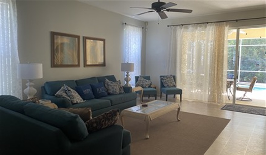 Bright and airy open plan living . CJS FLORIDA VILLA in Four Corners, Davenport, Orlando