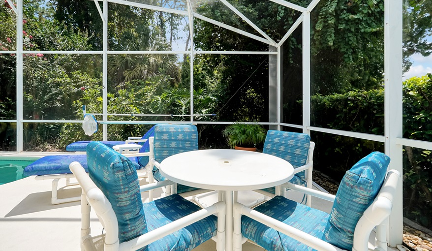 Casual outdoor dining. CJS FLORIDA VILLA in Esprit, Davenport, Orlando